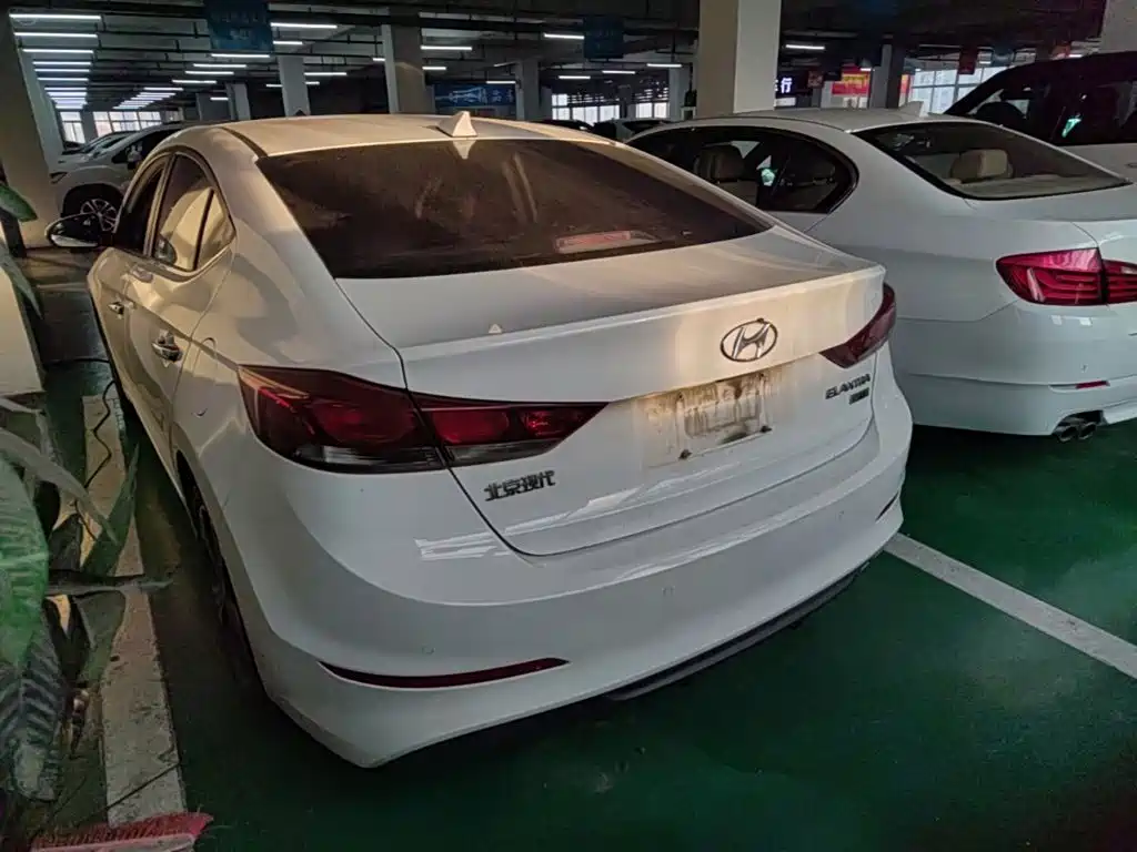 Hyundai Elantra — миниатюра 5