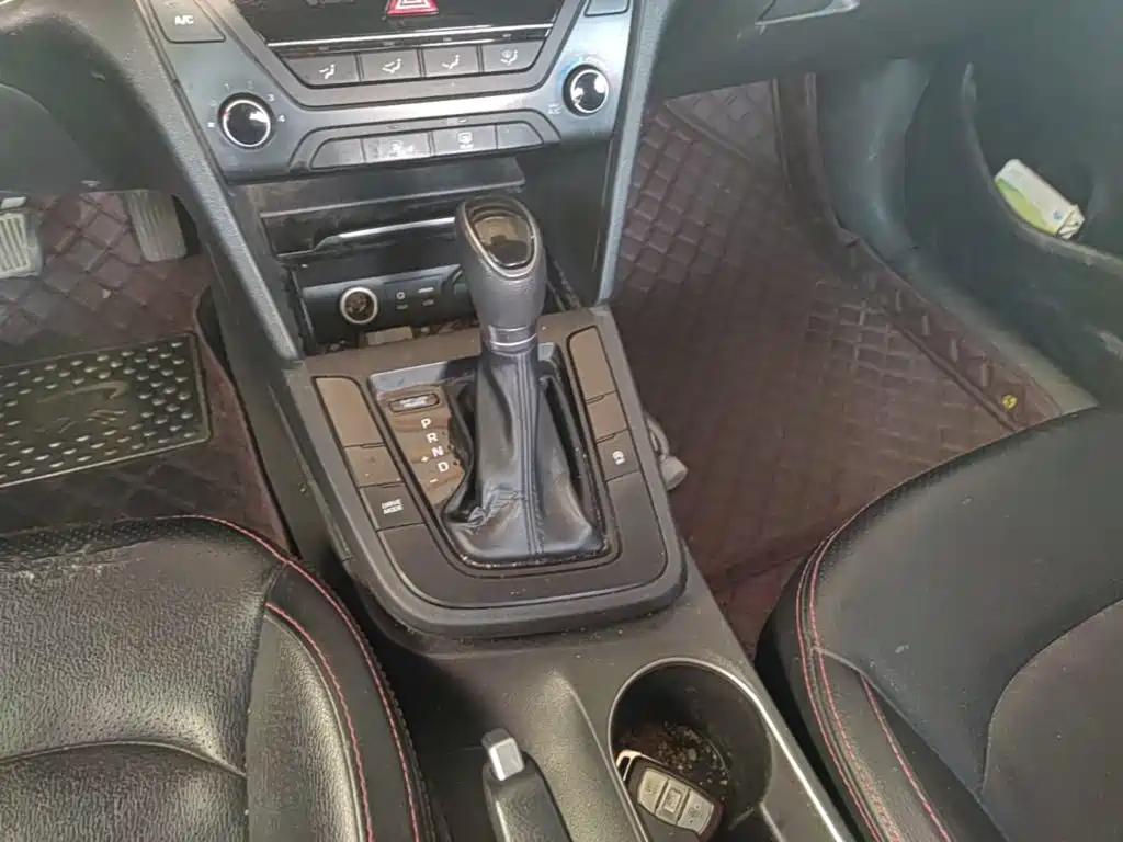 Hyundai Elantra — миниатюра 14