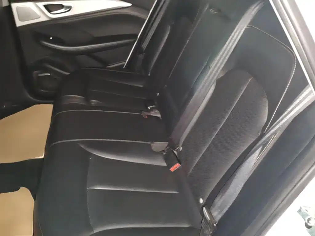 Roewe i6 MAX New Energy — миниатюра 17