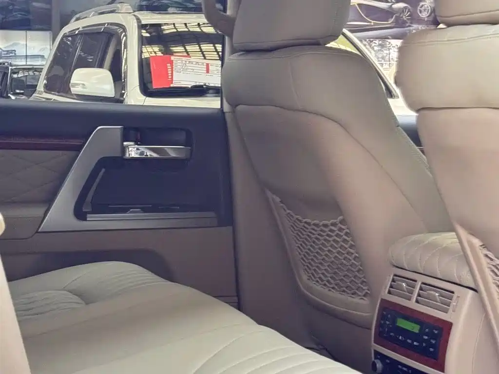 Toyota Land Cruiser 2012 4.6L AT VX-R