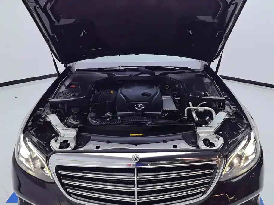Mercedes-Benz E-Class — миниатюра 10