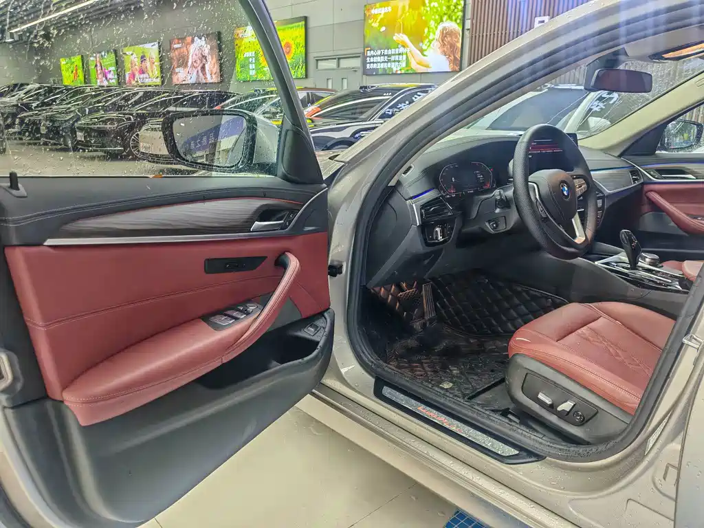 BMW 5 Series — миниатюра 3