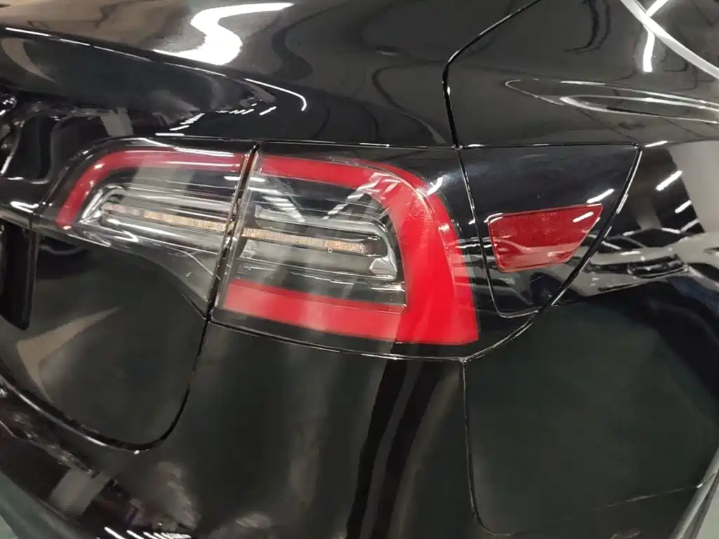Tesla Model 3 — миниатюра 8