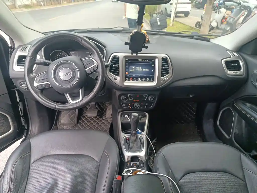 Jeep Compass — миниатюра 5