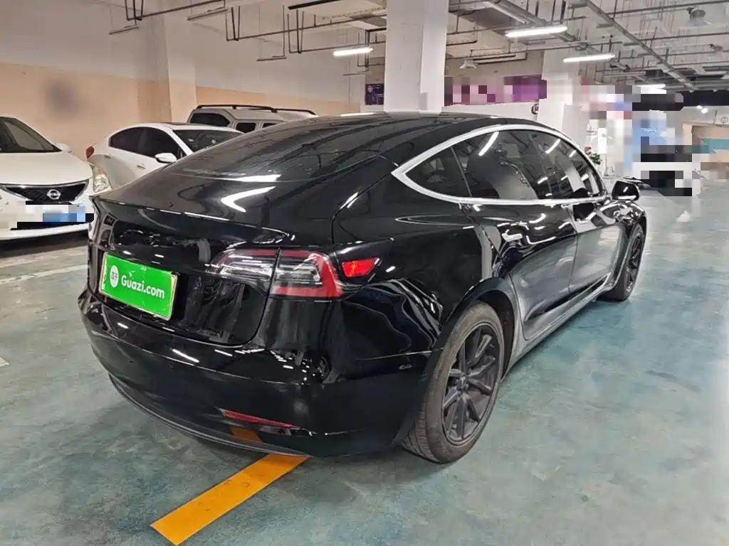 Tesla Model 3 — миниатюра 7