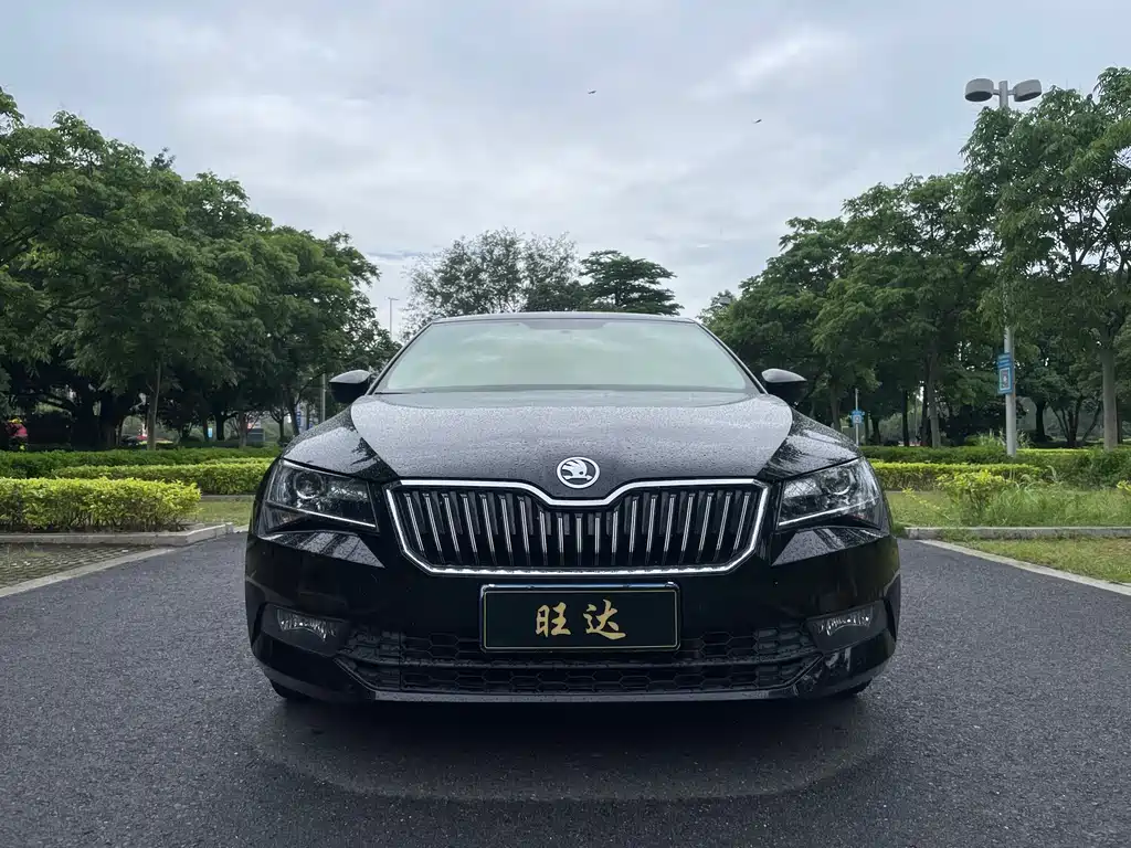 Skoda Superb 2016 TSI330 DSG