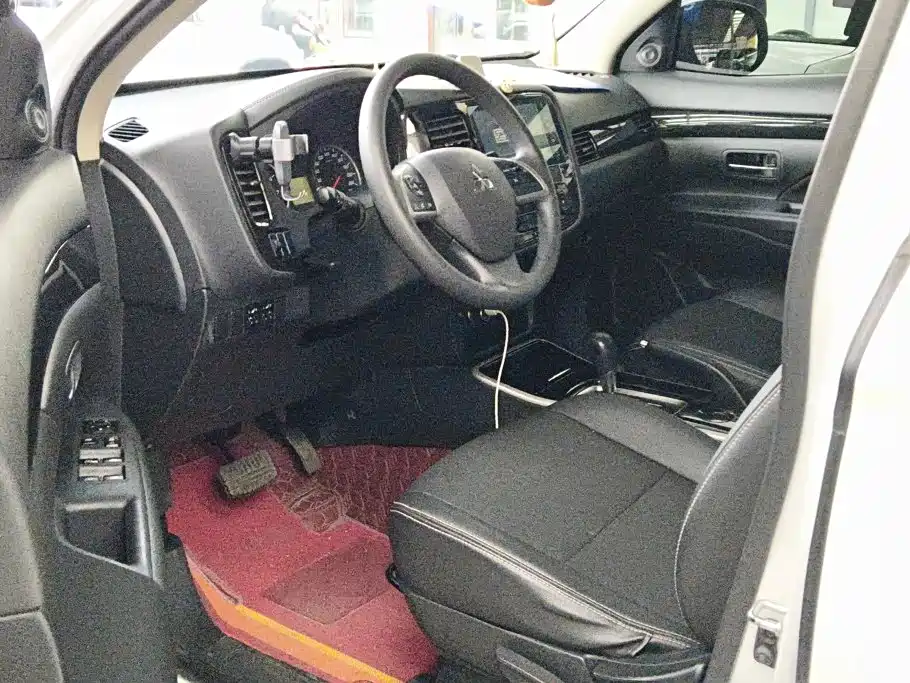 Mitsubishi Outlander — миниатюра 9