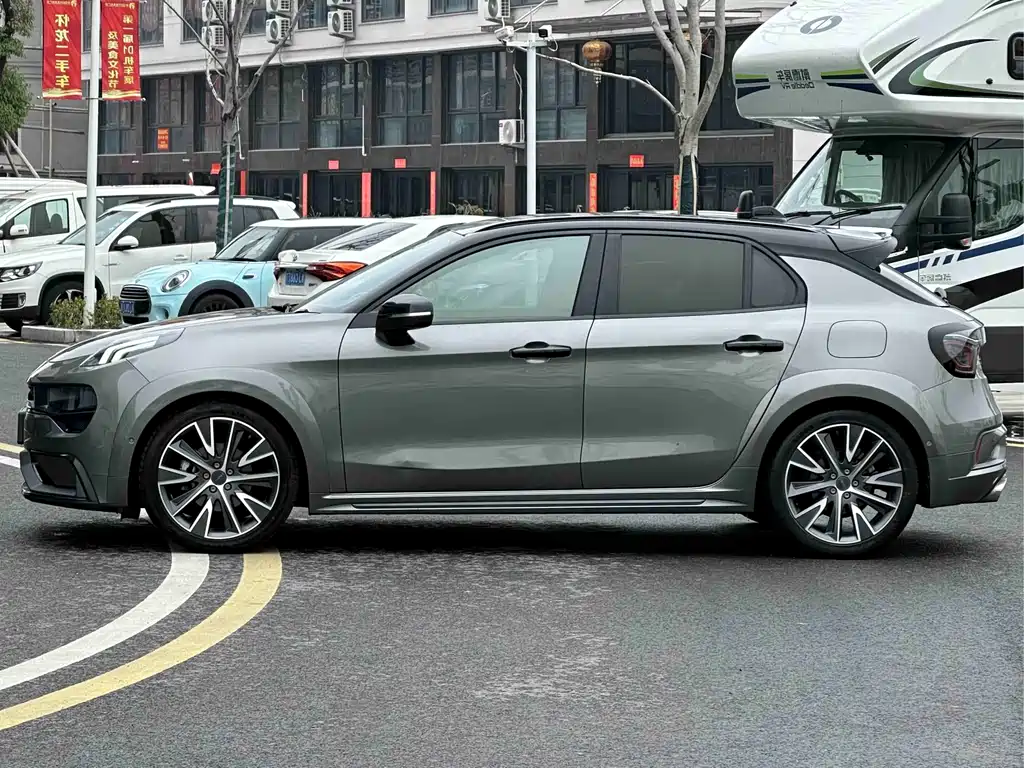 Lynk & Co 02 Hatchback - фото 4