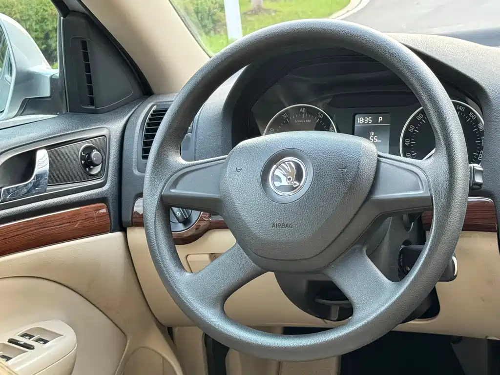 Skoda Octavia 2014 1.6L AT