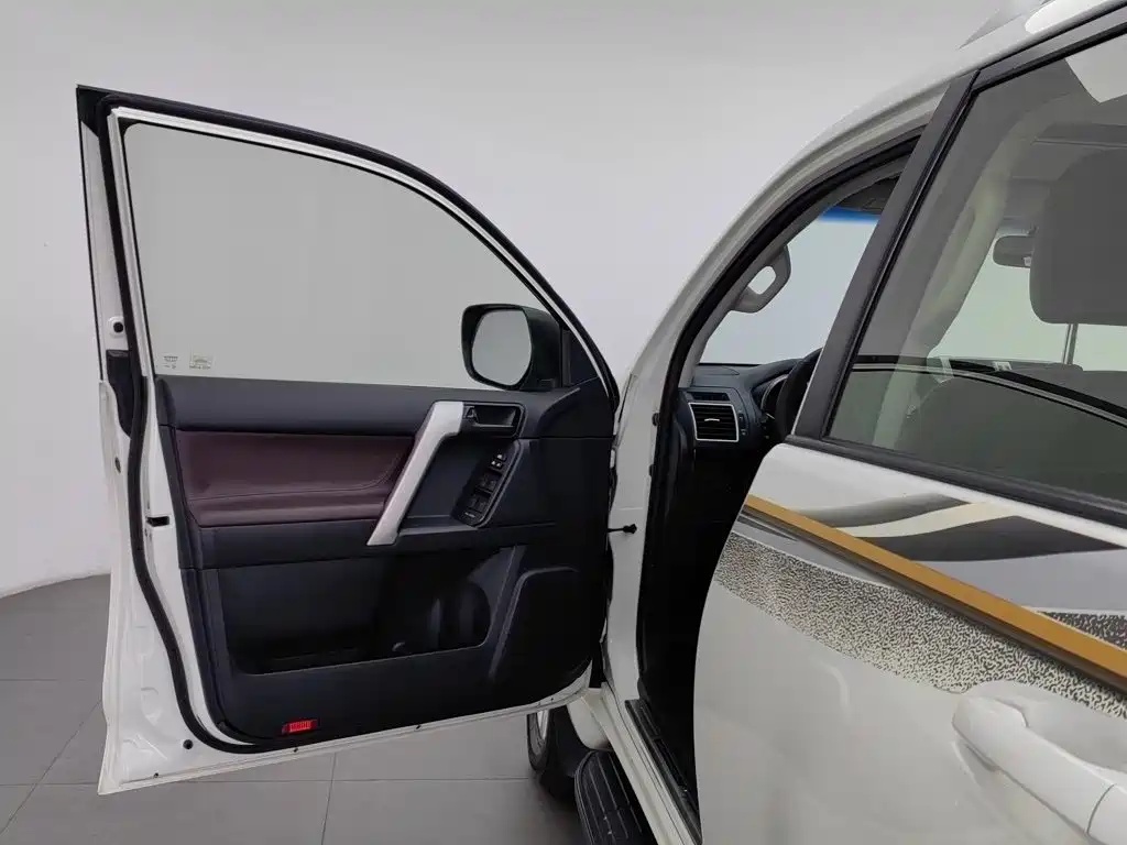 Toyota Prado — миниатюра 8