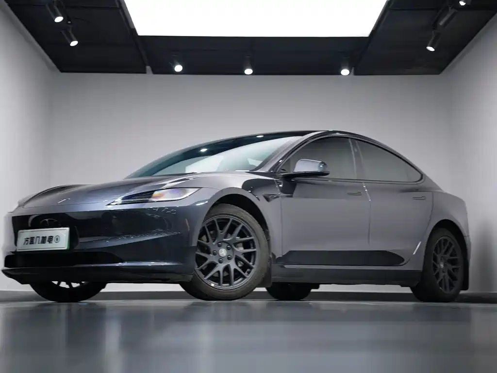 Tesla Model 3 — миниатюра 5