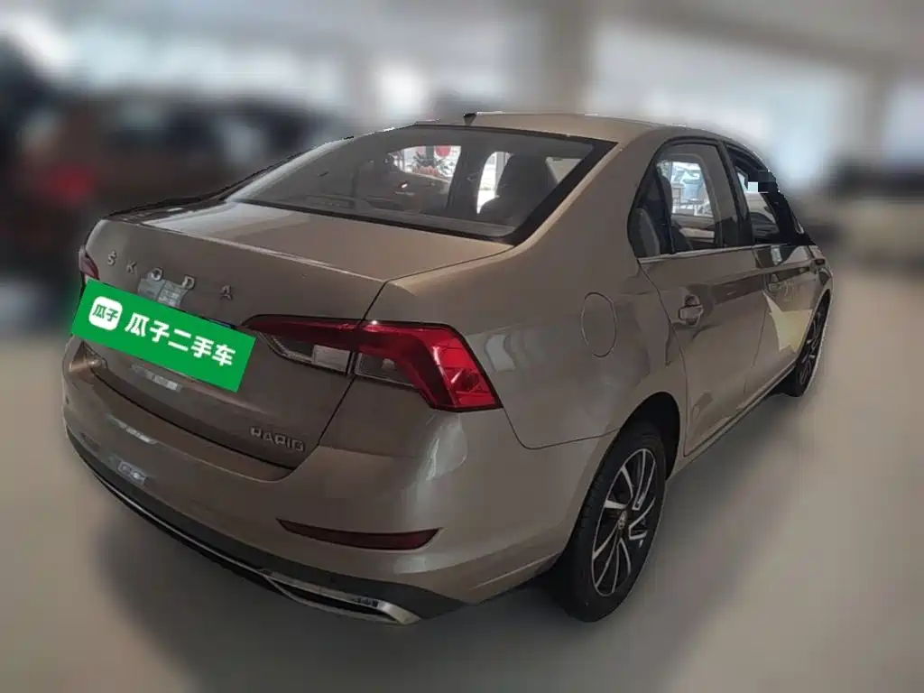 Skoda Rapid — миниатюра 10