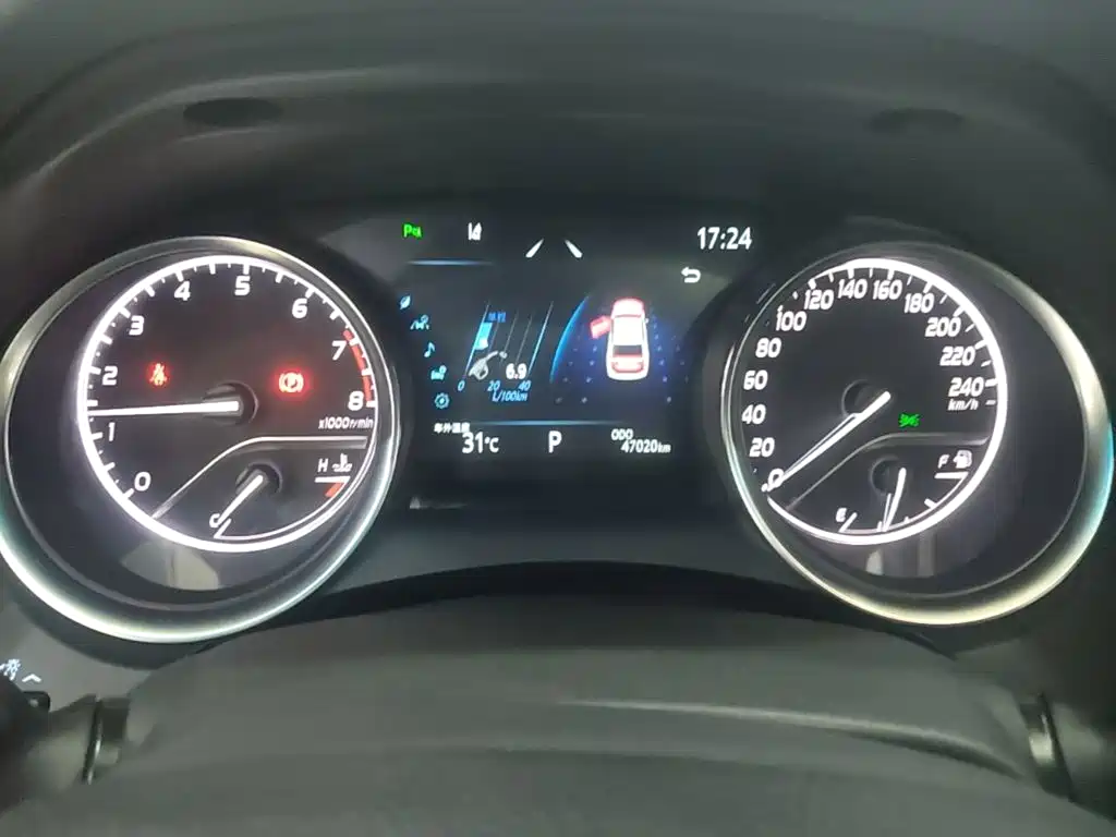 Toyota Camry — миниатюра 12