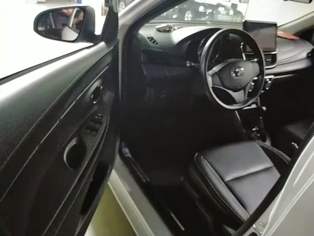 Toyota Yaris L — миниатюра 16