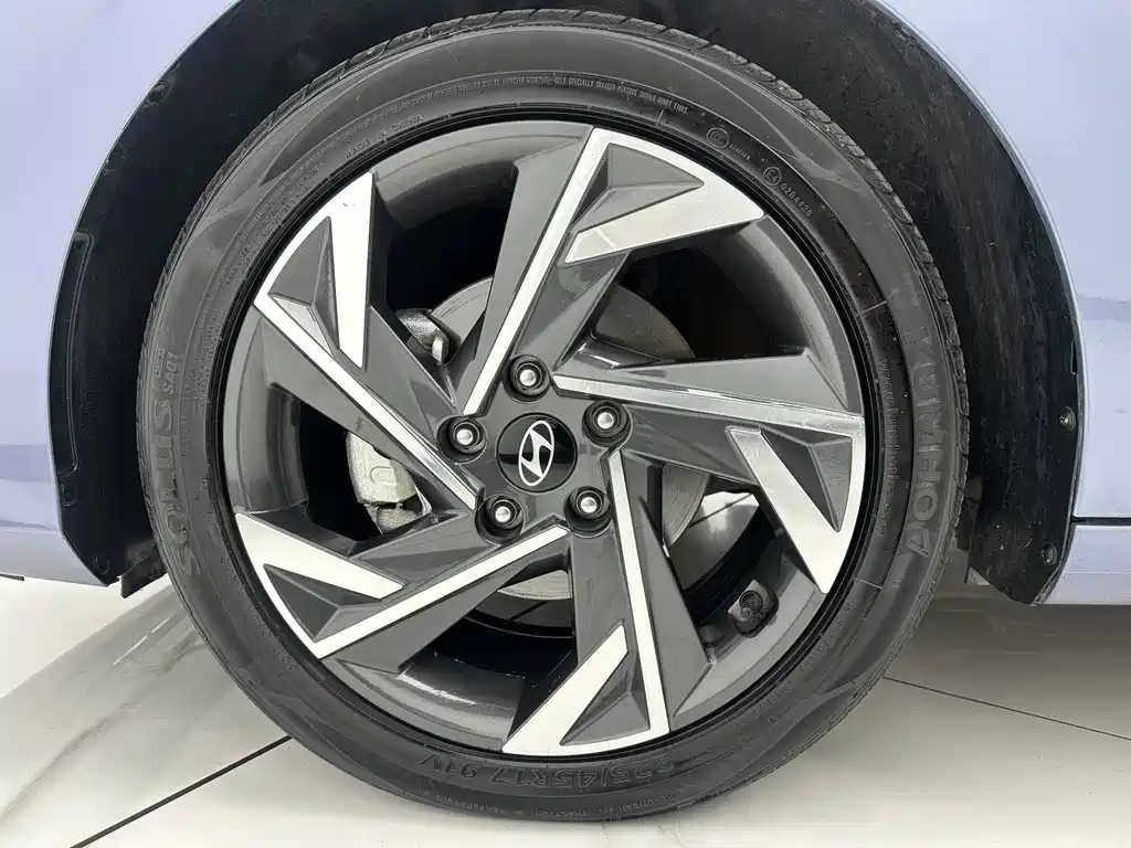 Hyundai Elantra — миниатюра 12