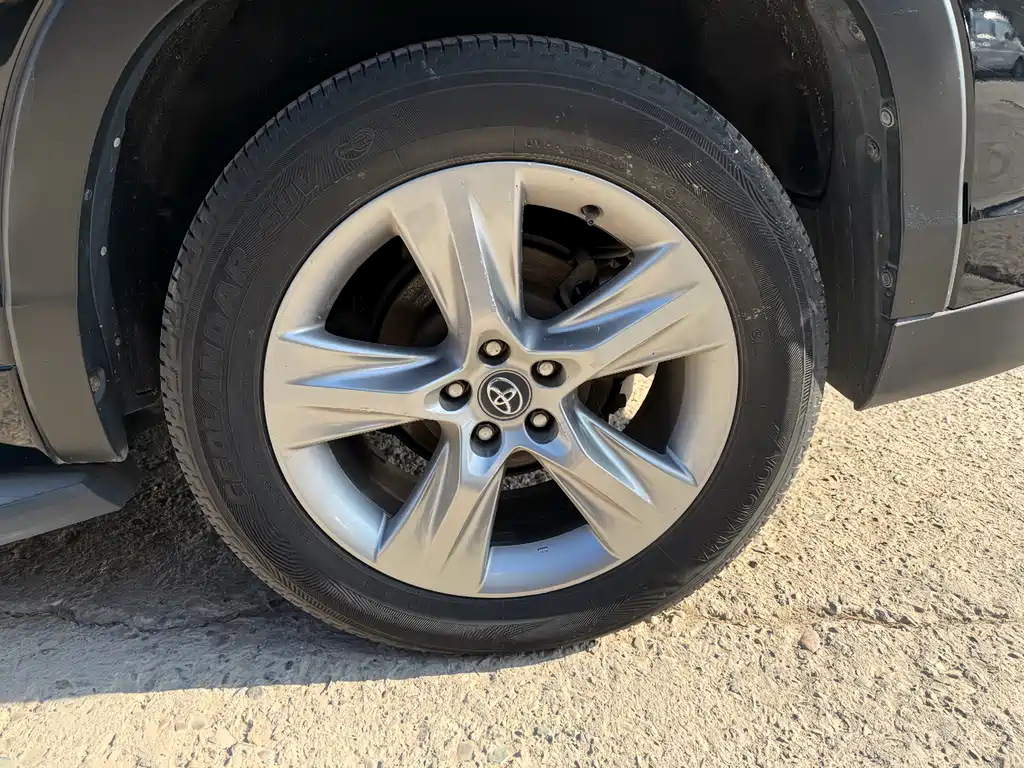 TOYOTA HIGHLANDER