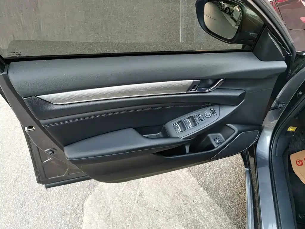 Honda Accord — миниатюра 8