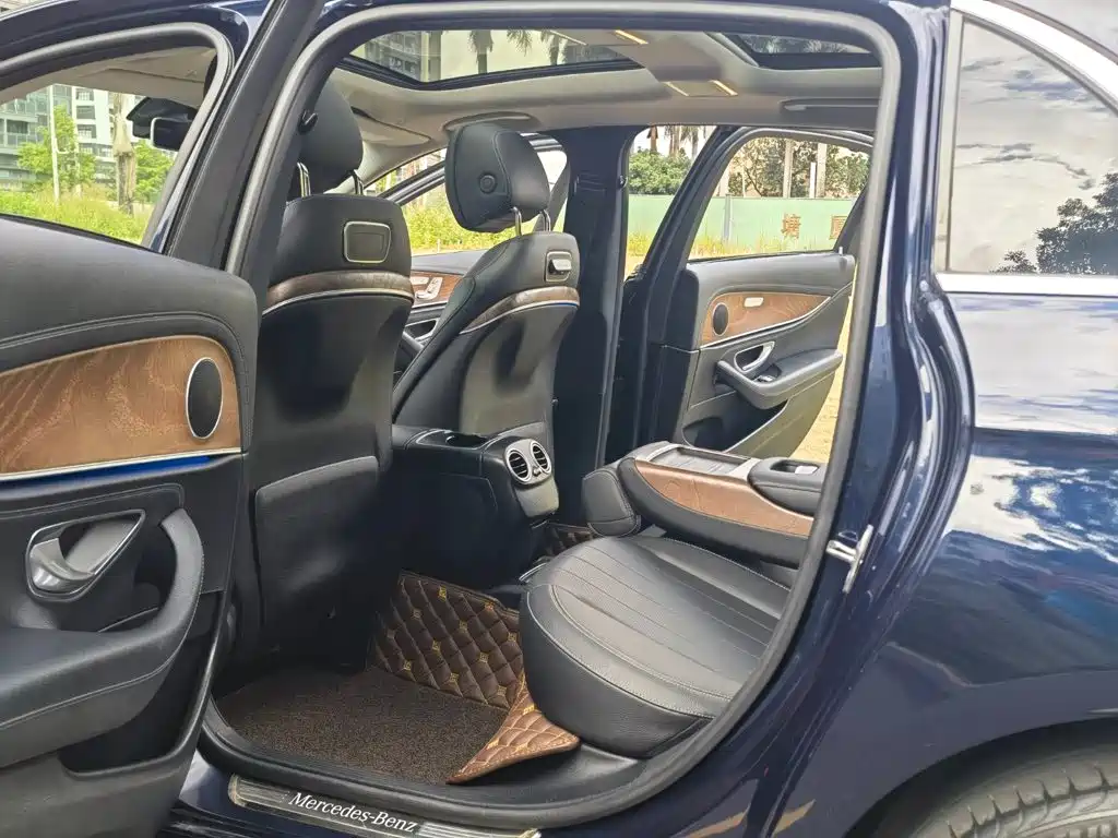 Mercedes-Benz E-Class — миниатюра 10