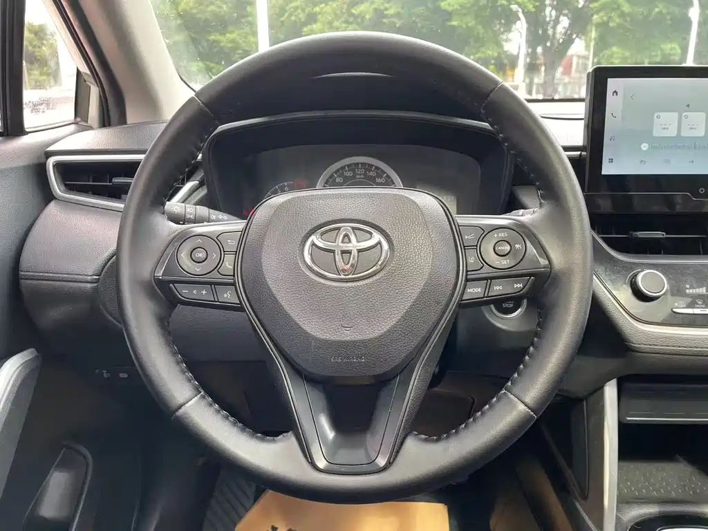 Toyota Corolla Cross — миниатюра 16