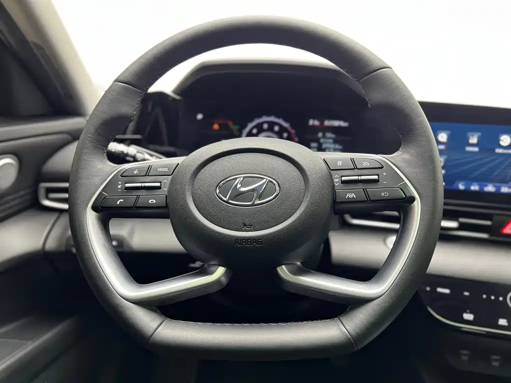 Hyundai Elantra — миниатюра 13