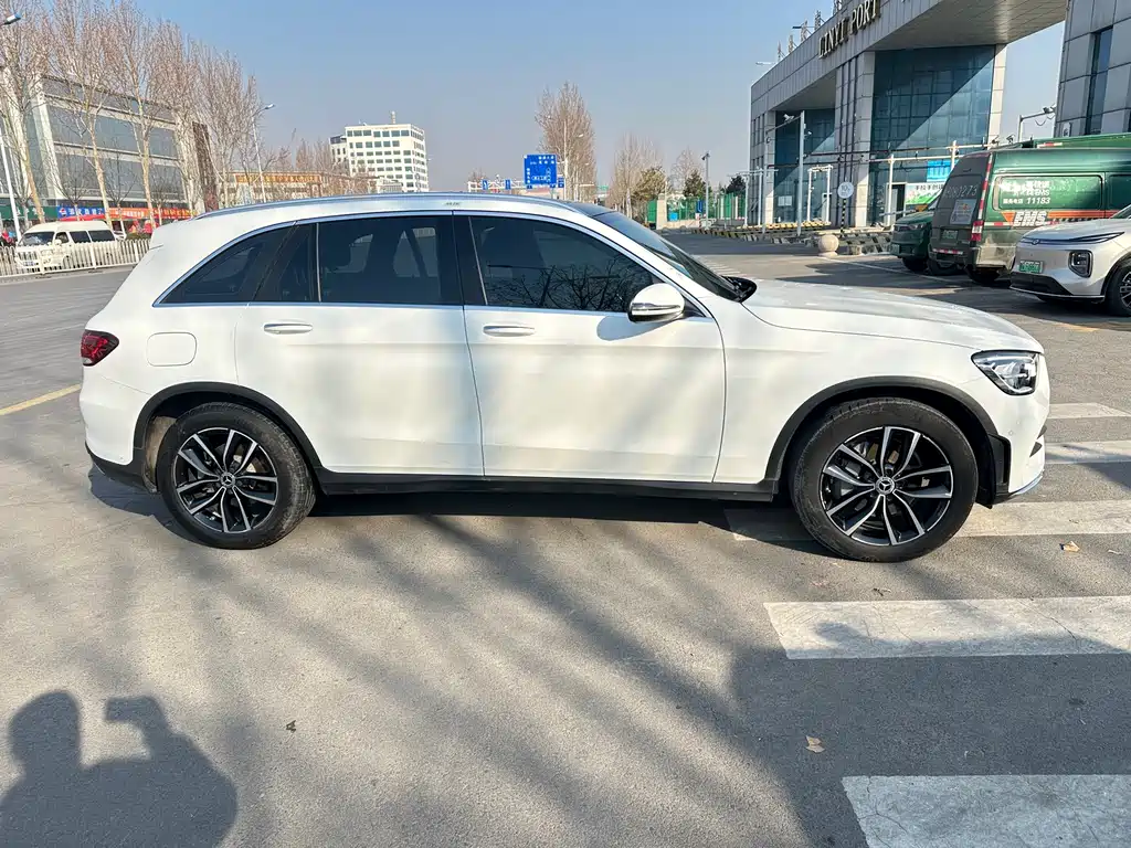 MERCEDES-BENZ GLC
