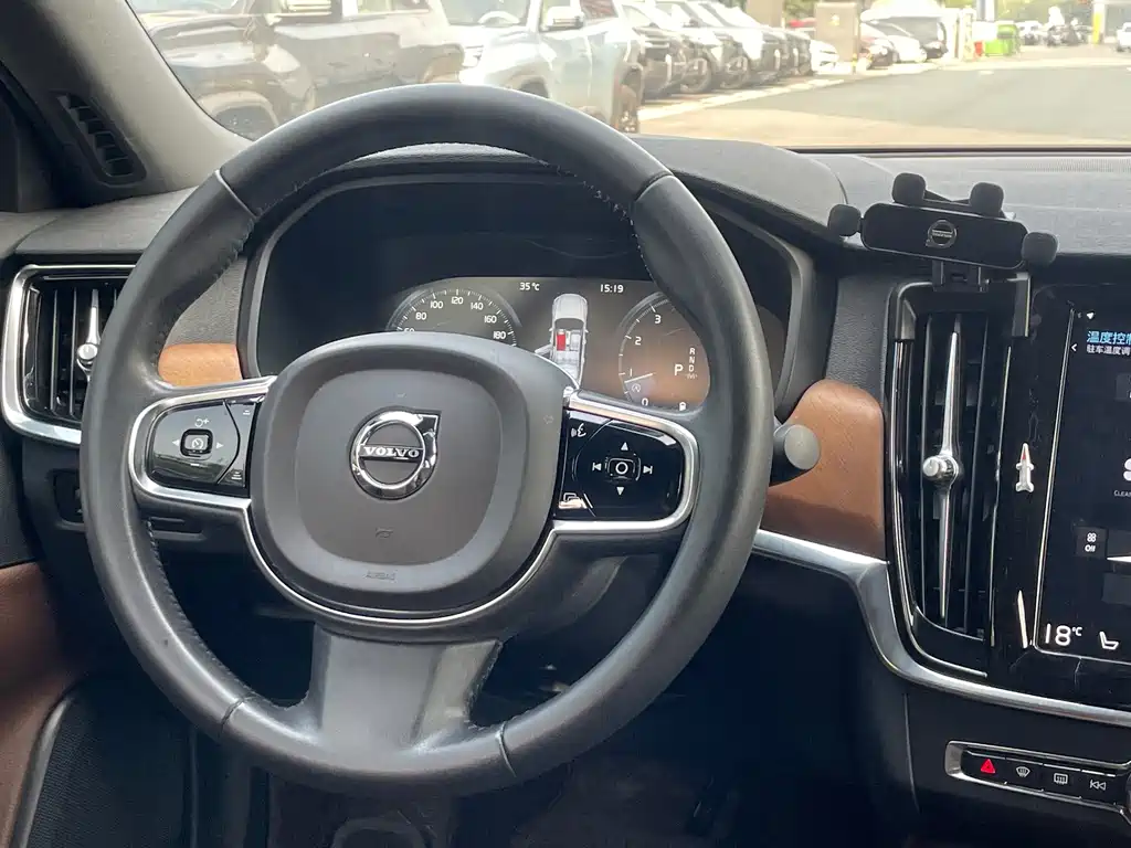 Volvo S90 — миниатюра 11