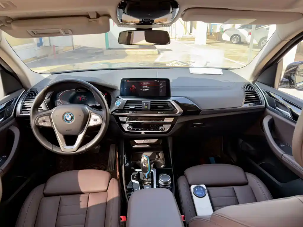 BMW iX3 — миниатюра 7