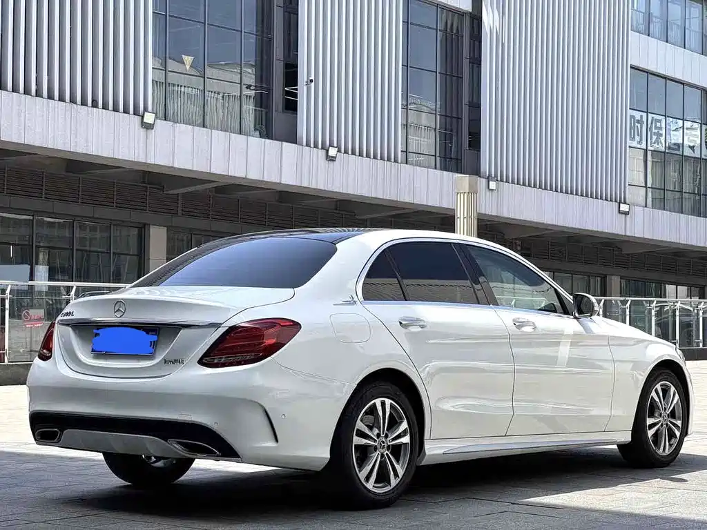 Mercedes-Benz C-Class — миниатюра 8