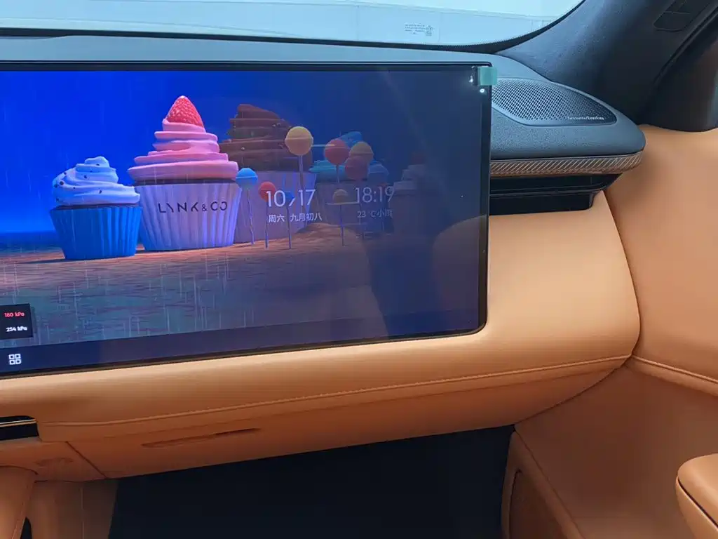 Lynk & Co 900 — миниатюра 22