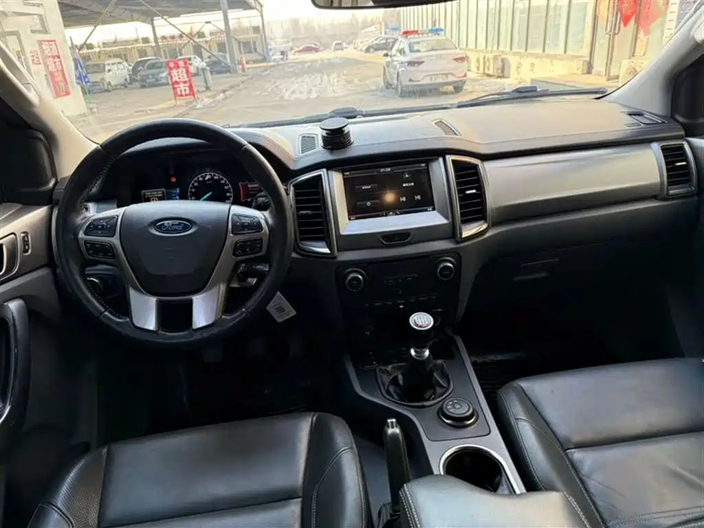 Ford Everest 2016 2.2T MT Luxury