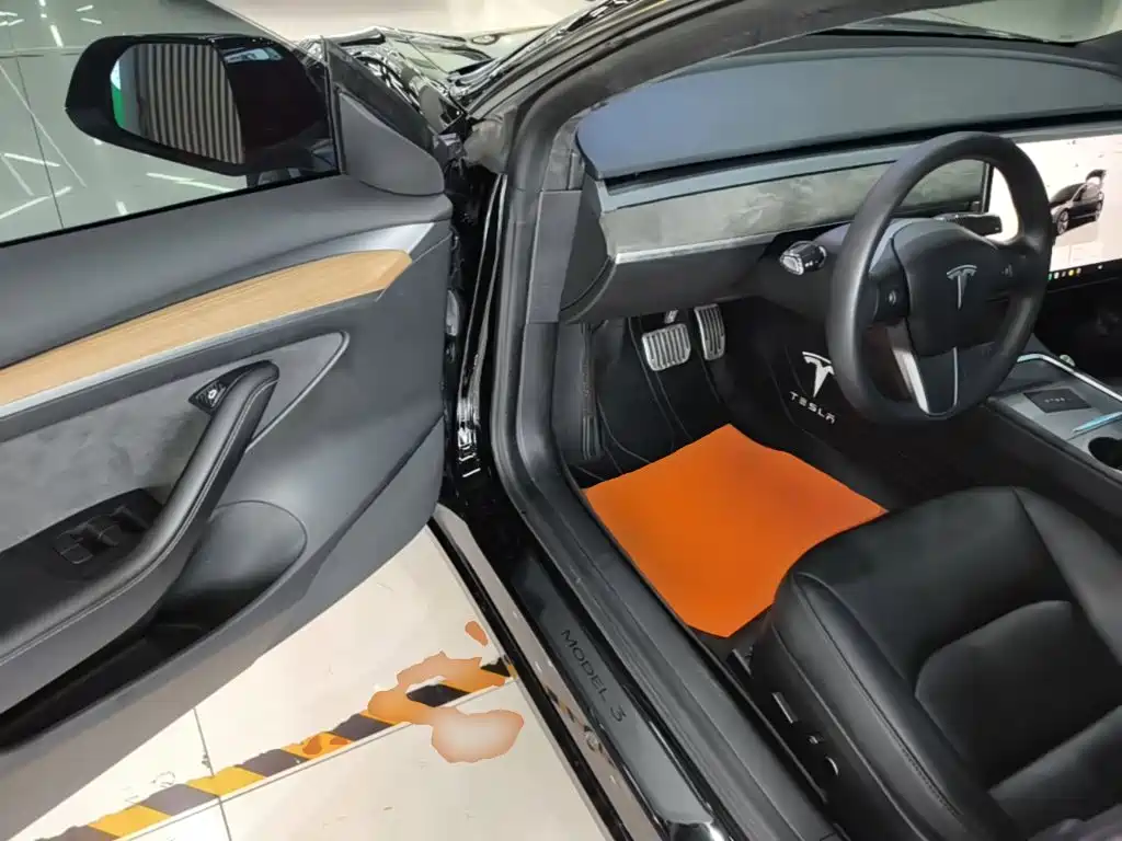 Tesla Model 3 — миниатюра 16