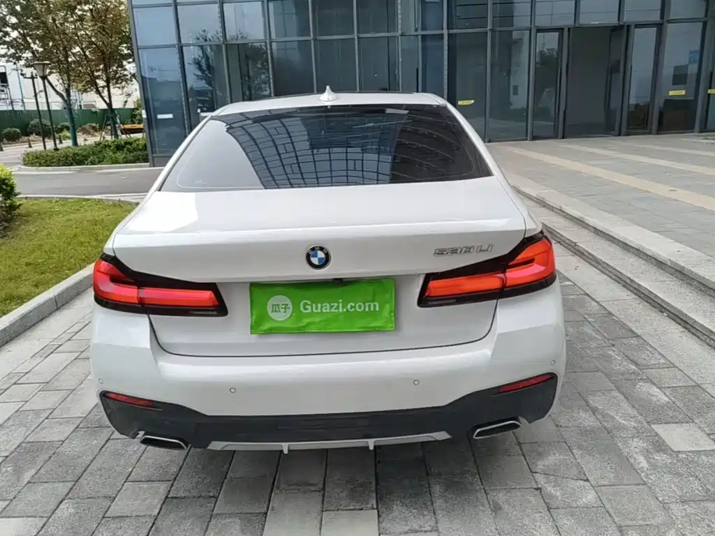 BMW 5 Series — миниатюра 6