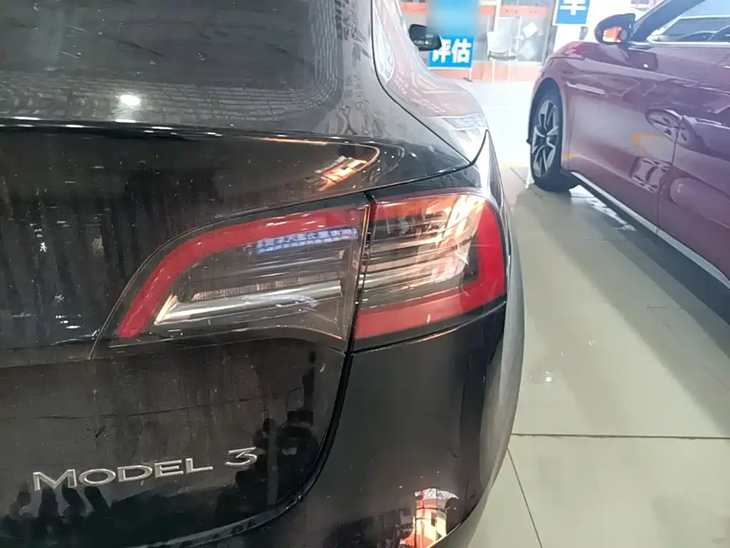 Tesla Model 3 — миниатюра 8