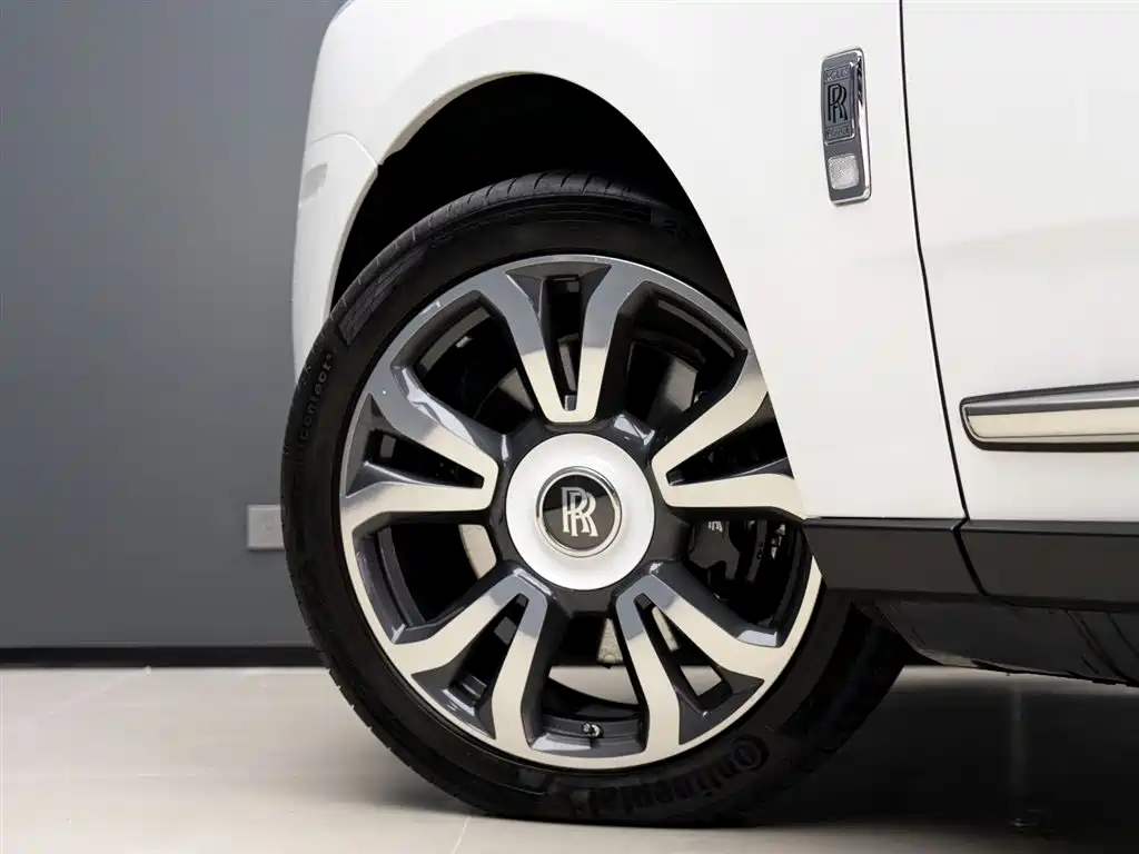 Rolls-Royce Cullinan 2018 мест