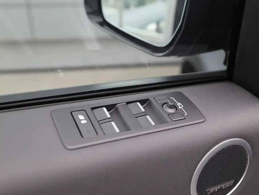 Land Rover Discovery — миниатюра 12