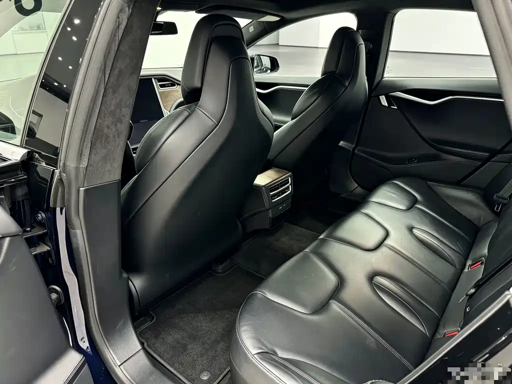 Tesla Model S — миниатюра 11