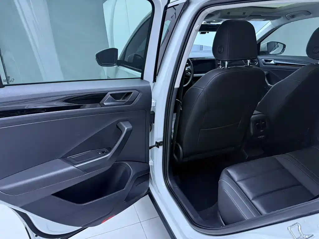 Volkswagen T-Roc — миниатюра 17