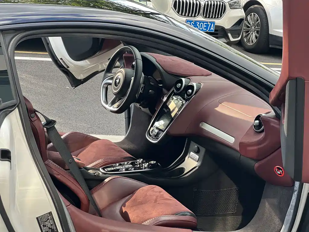 McLaren GT — миниатюра 17