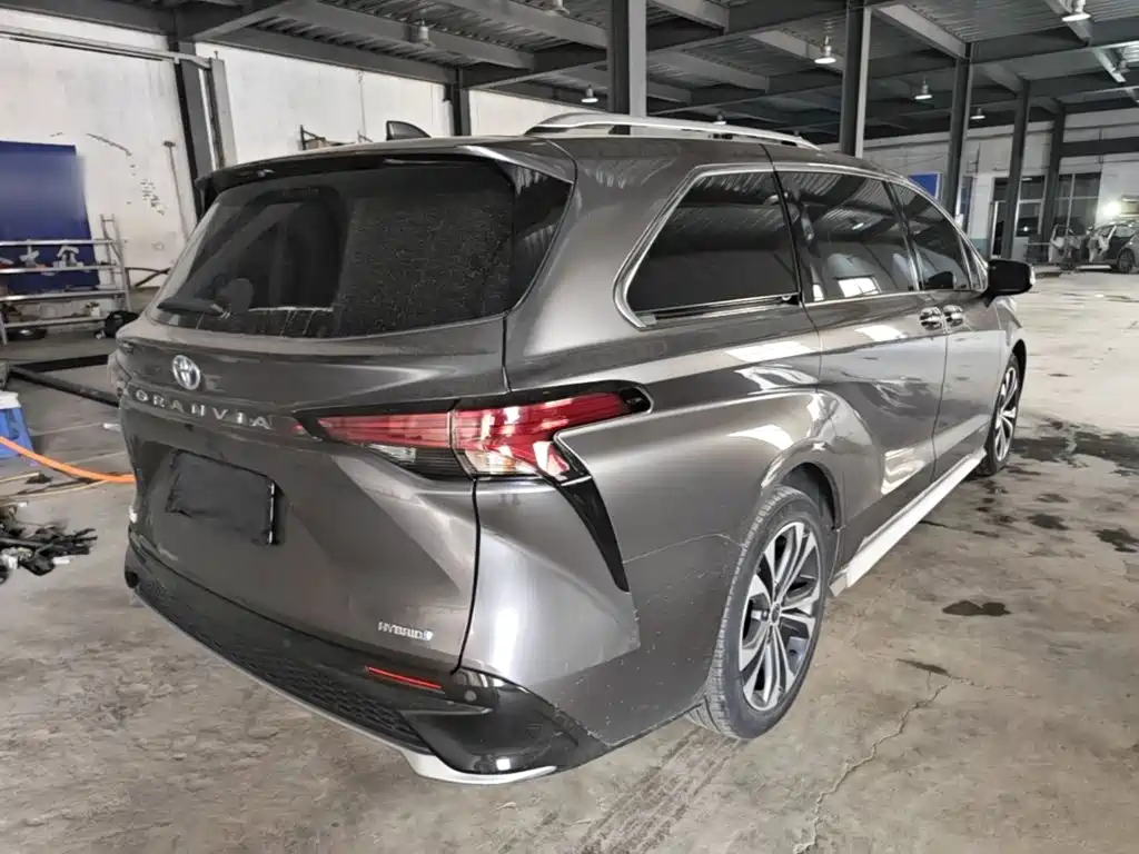 Toyota Granvia — миниатюра 7