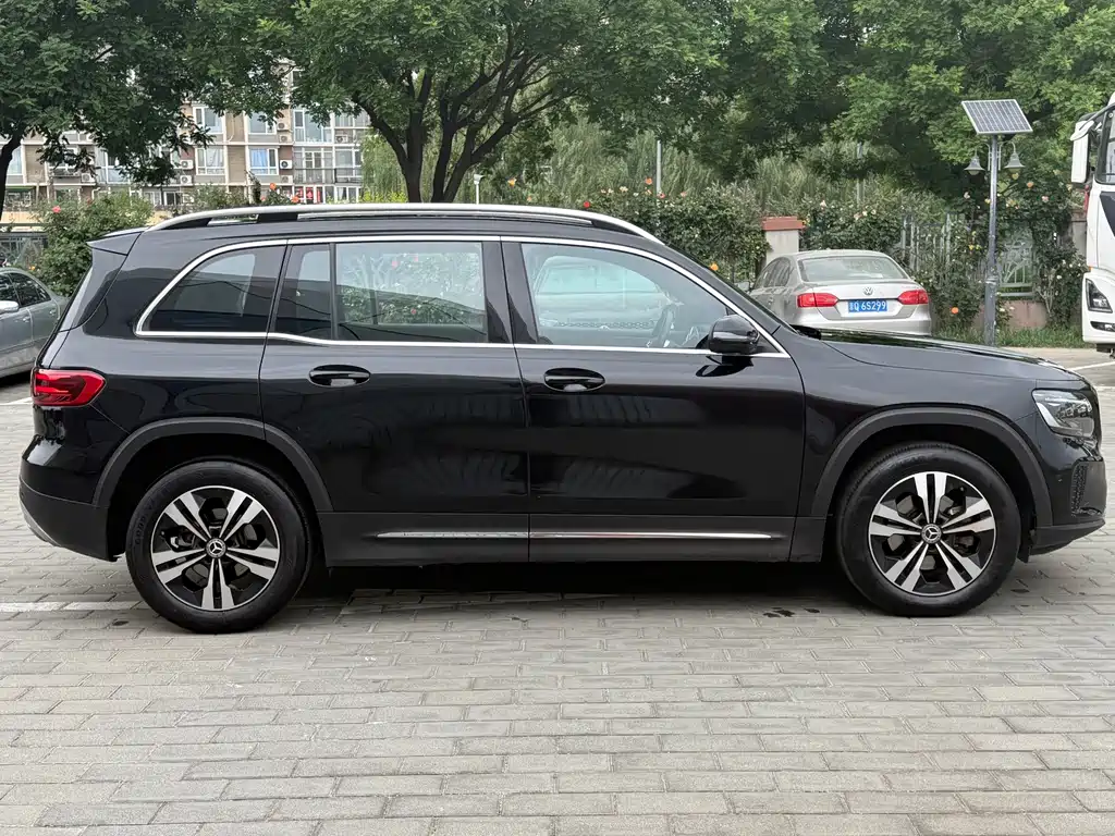 Mercedes-Benz GLB — миниатюра 8
