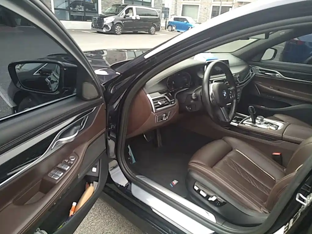 BMW 7 Series — миниатюра 16