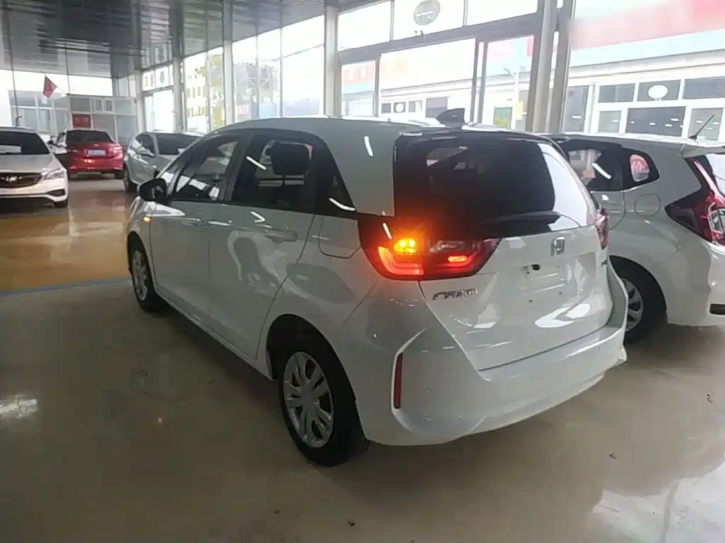 Honda Fit — миниатюра 5