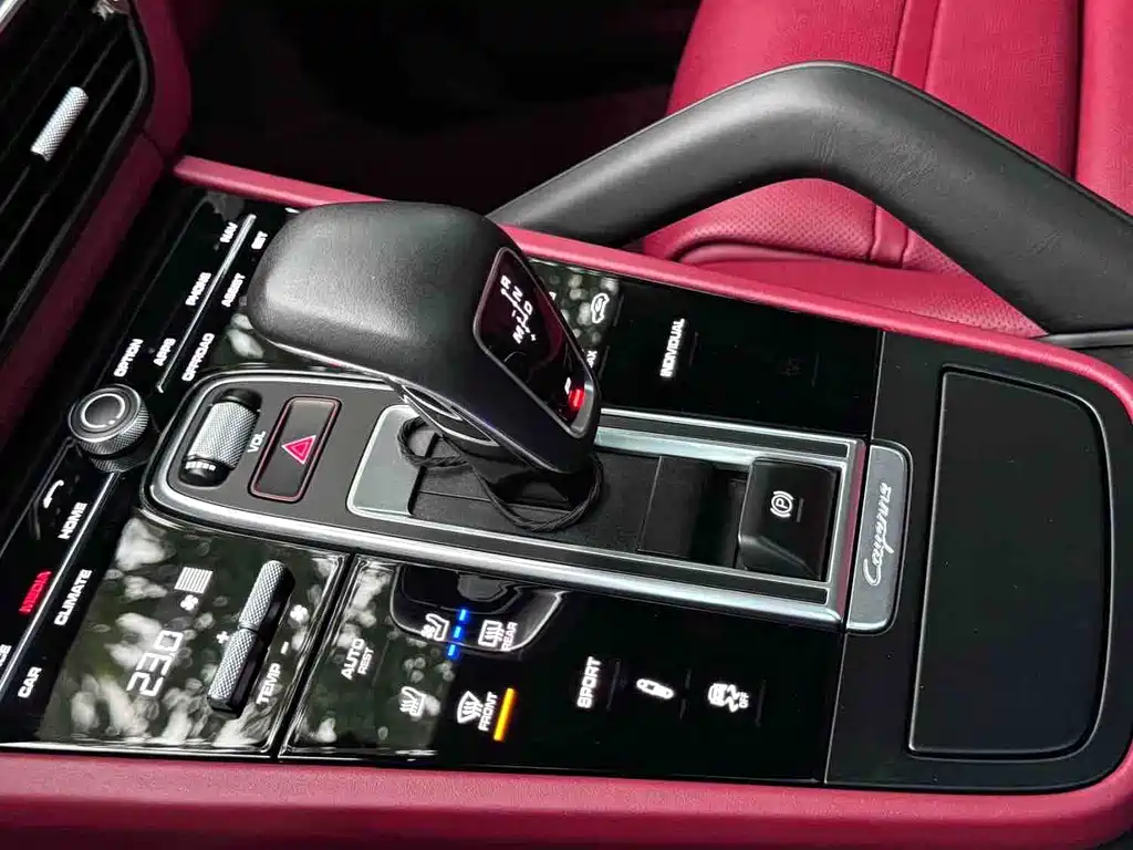 Porsche Cayenne — миниатюра 7