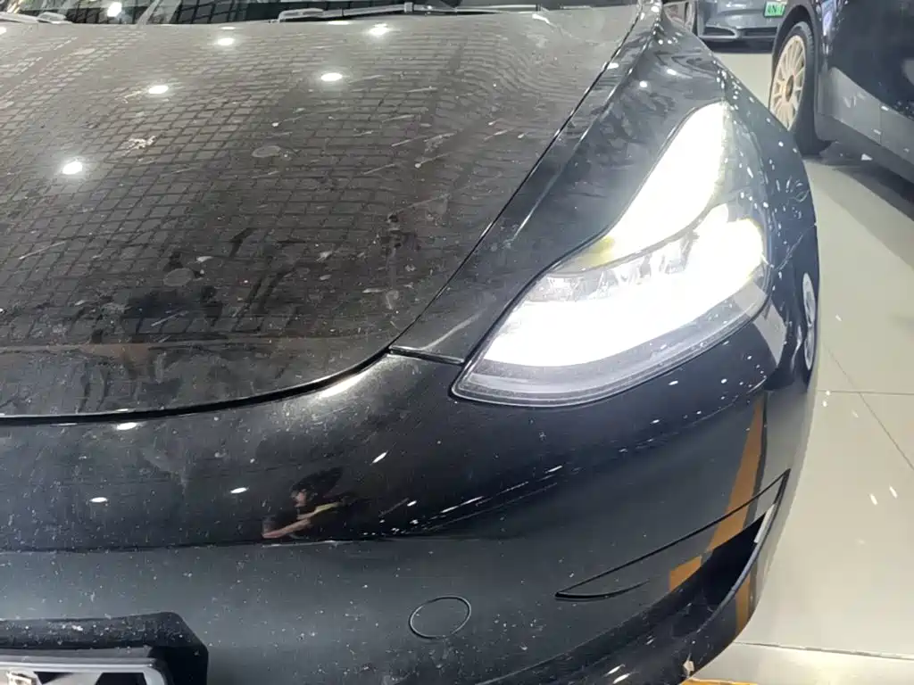 Tesla Model 3 — миниатюра 24