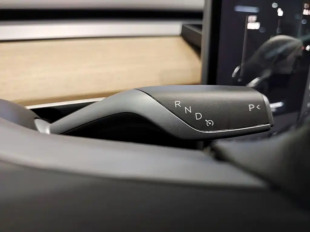 Tesla Model Y — миниатюра 14