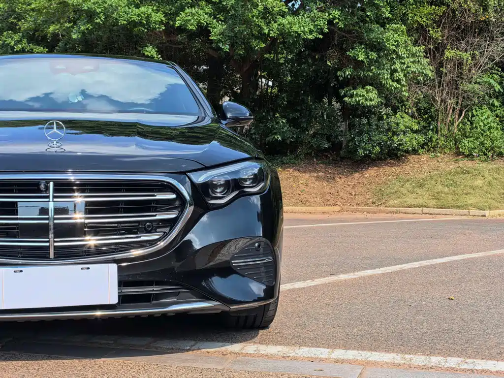 Mercedes-Benz E-Class — миниатюра 15