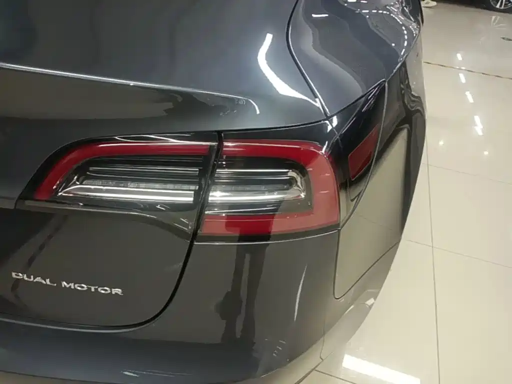 Tesla Model 3 — миниатюра 8