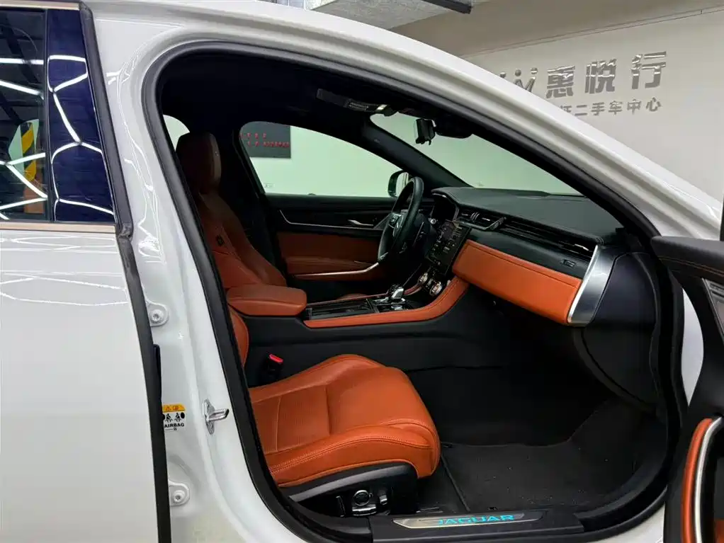 Jaguar XFL 2024 2.0T P300 Flagship Sport