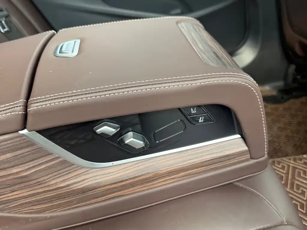 BMW 5 Series — миниатюра 17
