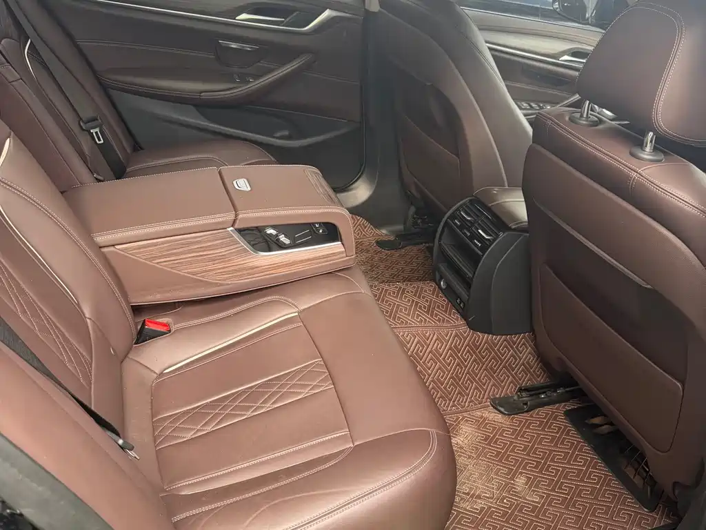 BMW 5 Series — миниатюра 16